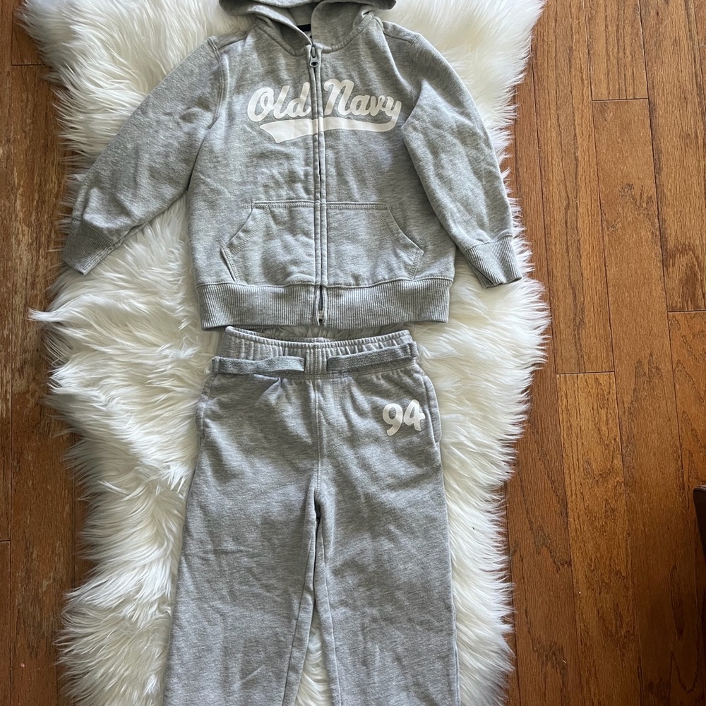 Old Navy Kids Gray Sweatpants & Hoodie Set